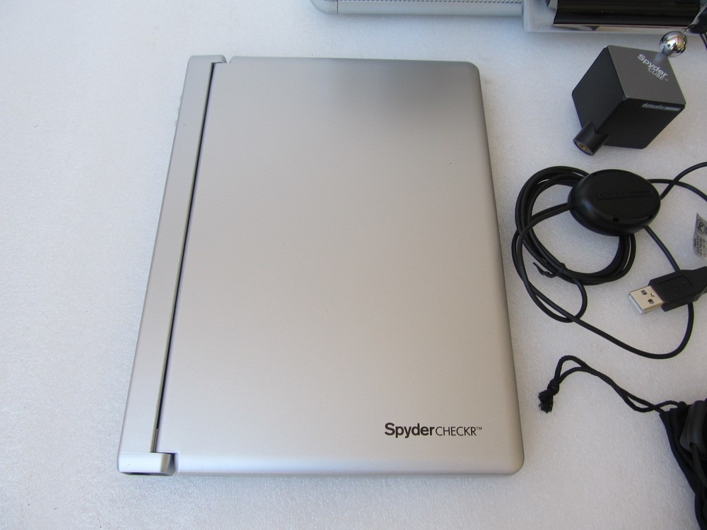 Datacolor SpyderCHECKR w/ Case, Software, Cube