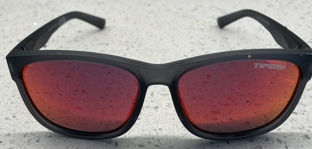 Twizzlers Sunglasses, Case, & Cleaning Cloth (E)
