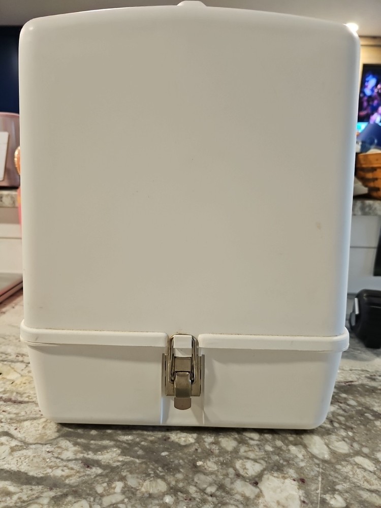 Janome 204D Serger Machine 2005 With Case Thread Tools