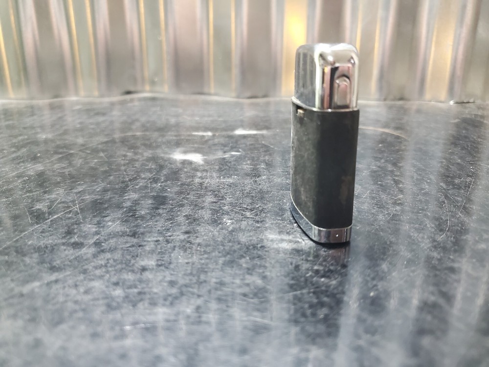 Vintage Ronson Black Leather Veraflame Lighter