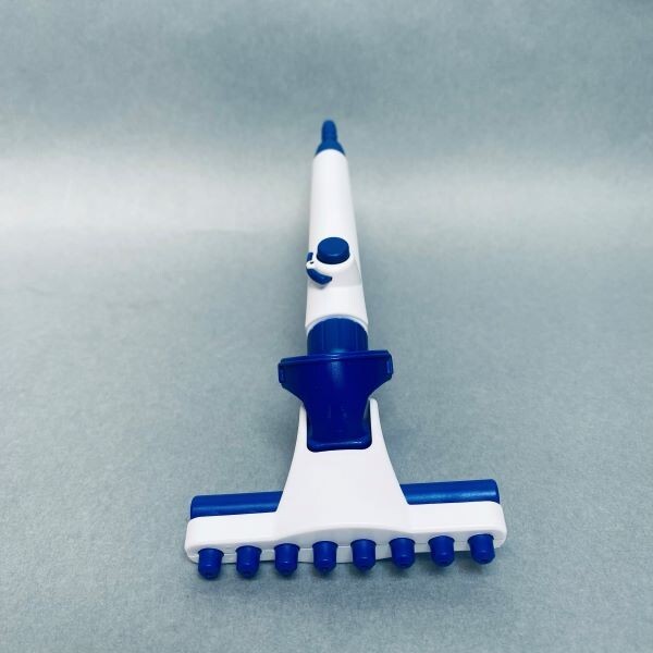 Accuris Handheld Vacuum Controller with 8 Channel Adapter 200 ul Pipette Tips