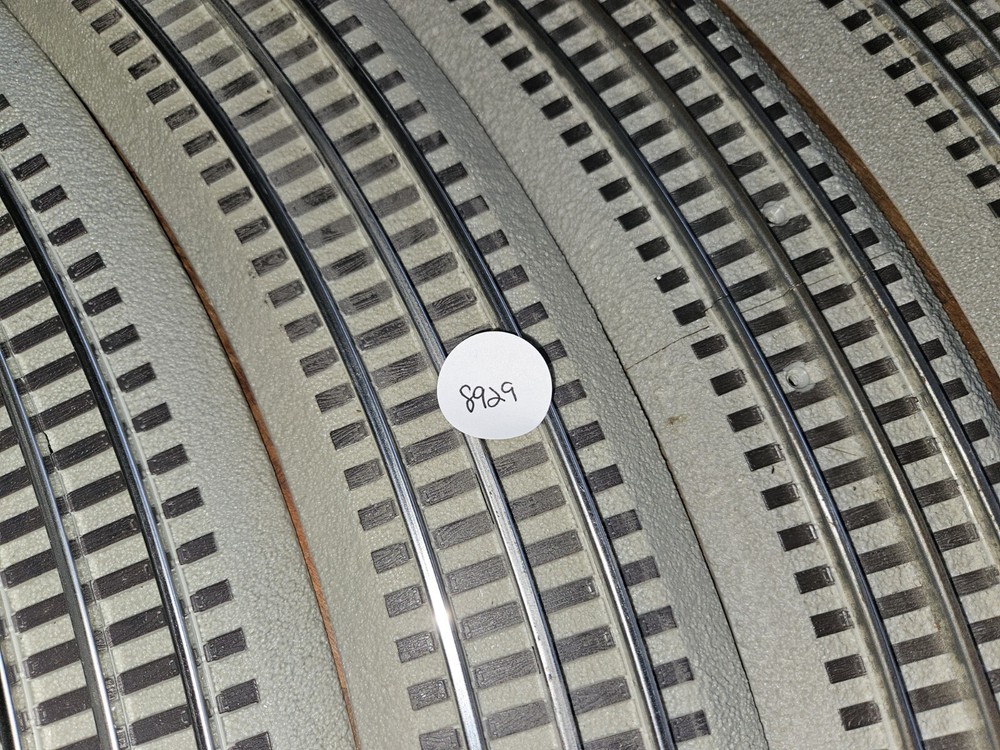 LIONEL FASTRACK CURVES, 4 PIECES, 036