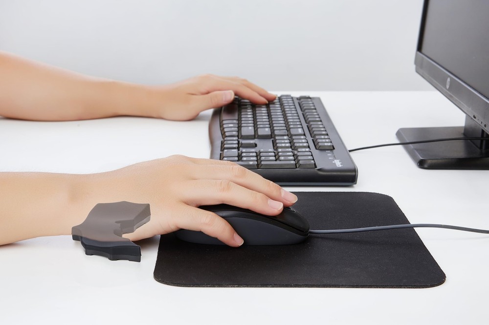 Kreeqe Mouse Wrist Rest Support, Bat Shape Rest, Sliding Medium, Black
