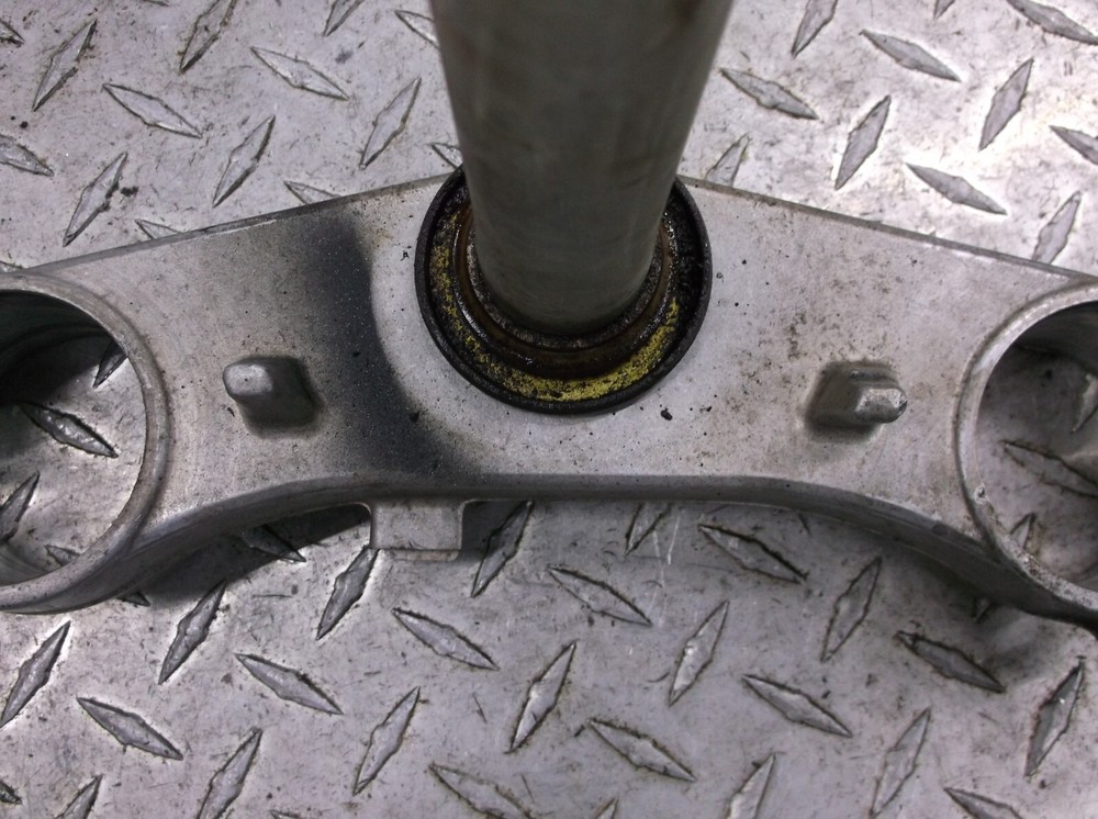 03 04 GSXR 1000 LOWER TREE STRAIGHT STR8