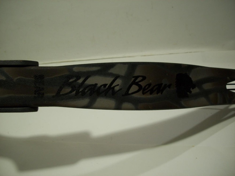 Vtg BEAR ARCHERY BLACK BEAR RT HAND COMPOUND BOW w/SIGHT & QUIVER