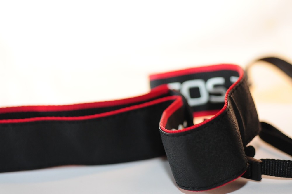 Canon EOS 7D mark II shoulder camera strap MINT