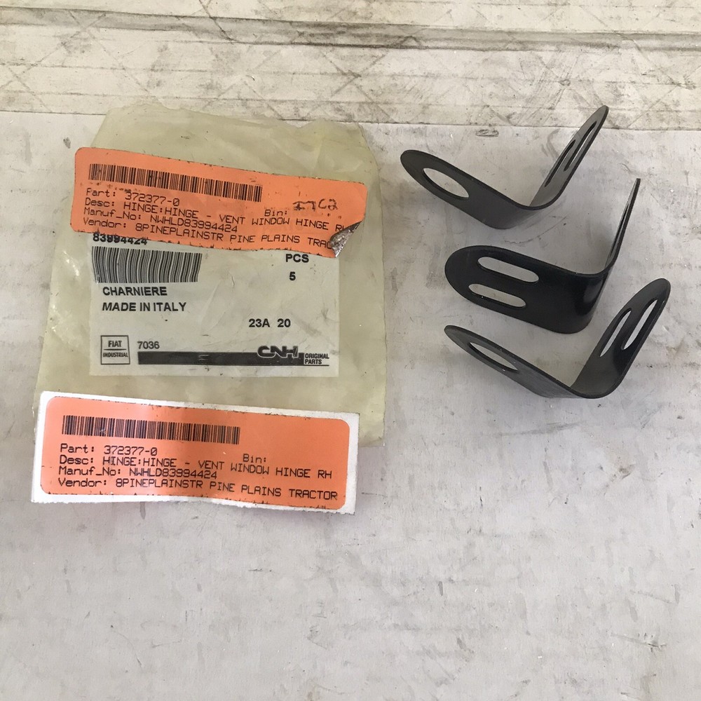 CNH Vent window Hinge 8399424 Case New Holland