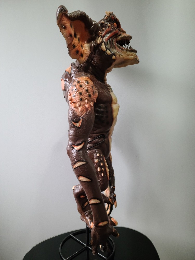 NECA Gremlins 1:1 Replica Stunt Puppet Brown Gremlin Figure