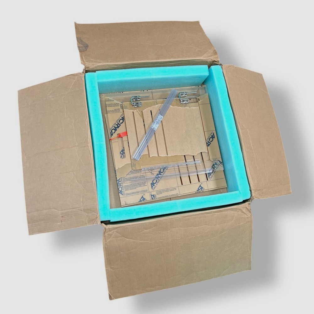 HIDDIN Medium Clear View Pet Crate With Silver Latch