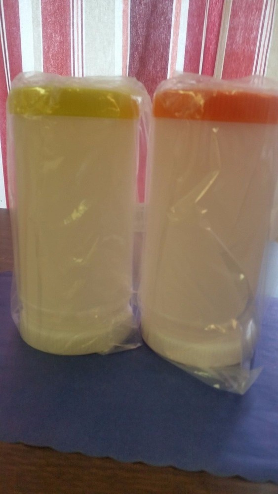 BEVERAGE/JUICE SERVERS 1 QUART PLASTIC CONTAINER ORANGE, PINEAPPLE (2 BOTTLES)