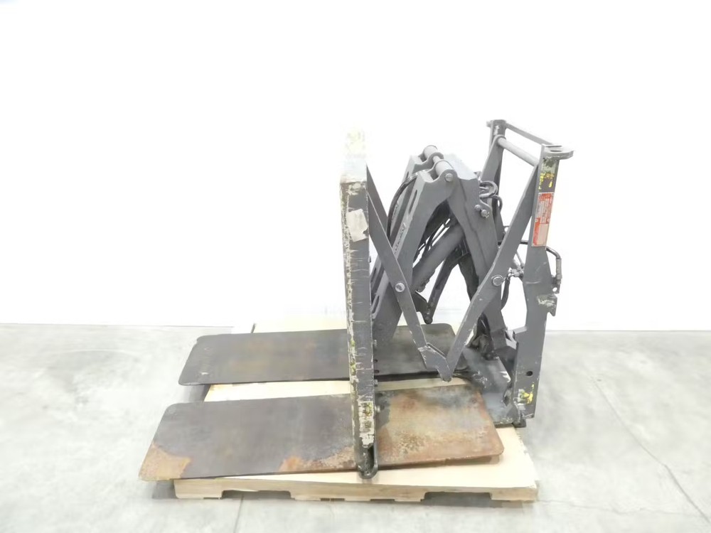 Cascade 35E-C5-168-C38 Push/pull Palletless Slipsheet Forklift Attachment