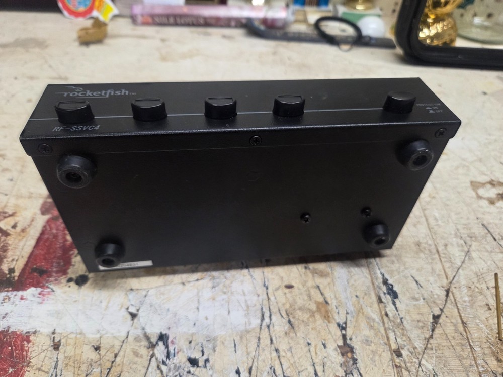 Rocketfish 4-Pair Stereo Speaker Selector RF-SSVC4