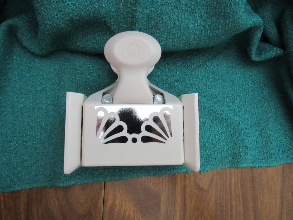 Used Martha Stewart Crafts Punch Deep Edger "Daisy Fan"