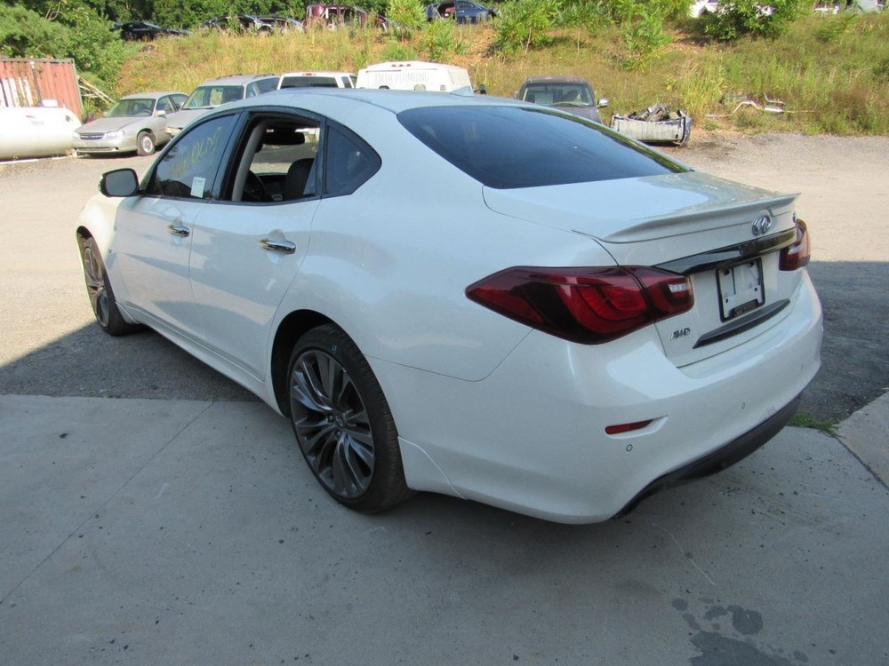Q70 2017 Glove Box 1066848