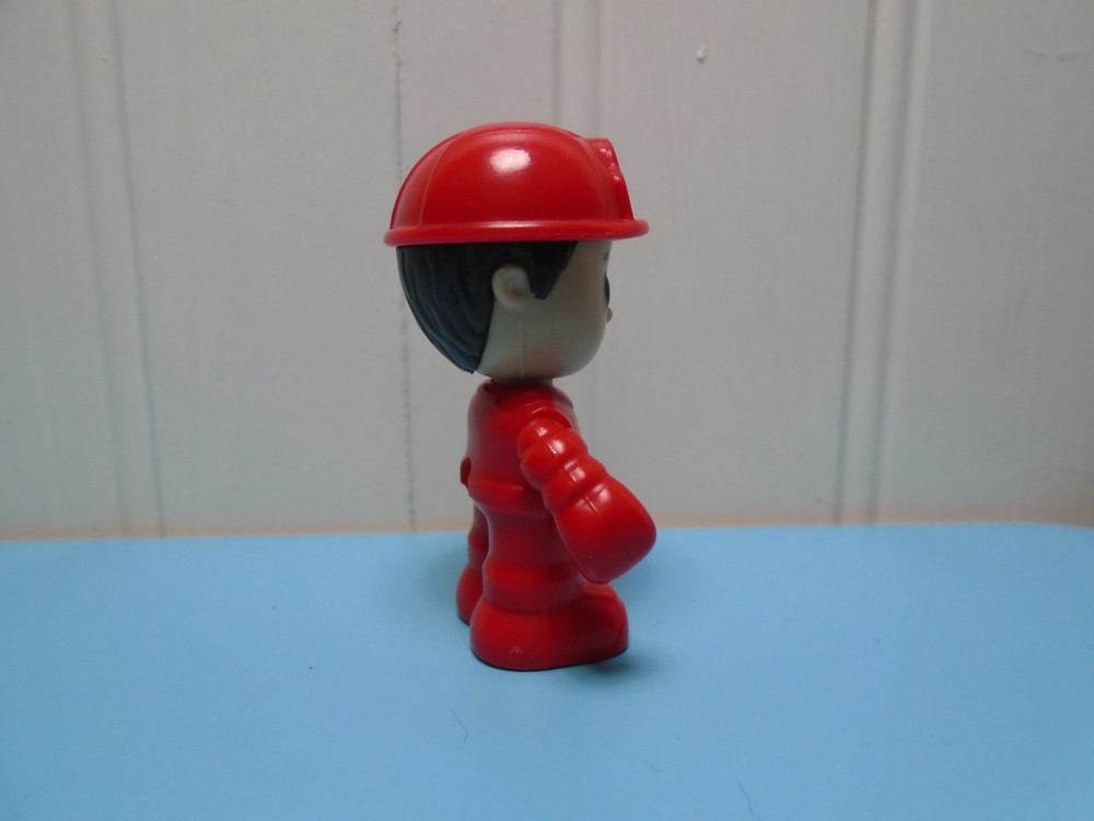 MINIATURE FIRE DEPT FIREMAN 2.5" FIGURE UNBRANDED (MF1246)