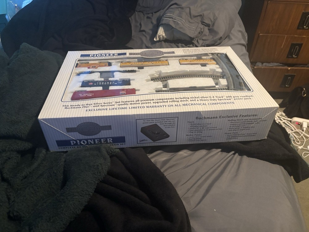 Pioneer Complete Ho Scale Electric Train Set