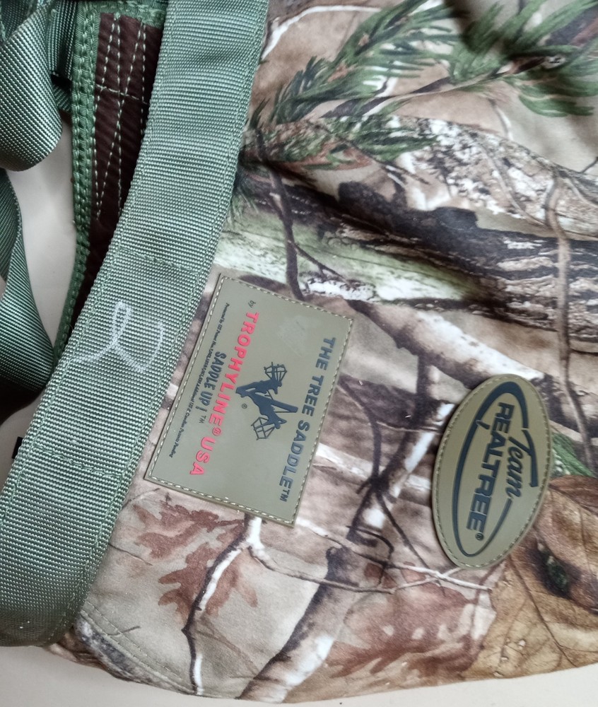Realtree Trophyline Saddle Medium 2007 Almost Unused With Original Case Medium