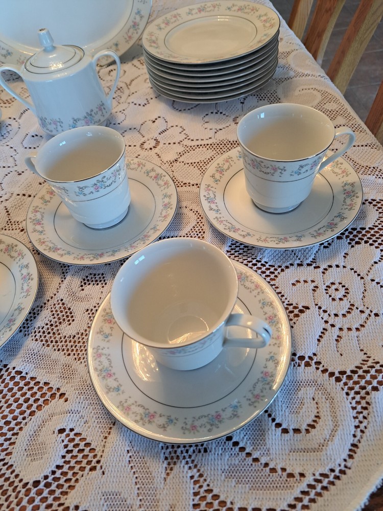 Dynasty Fine China Vintage Rapture Pattern Dinnerware 36 Piece Grouping