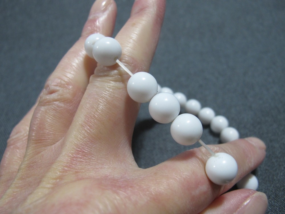 Vintage white plastic 3 bracelet bangles + elastic breaded collar necklace