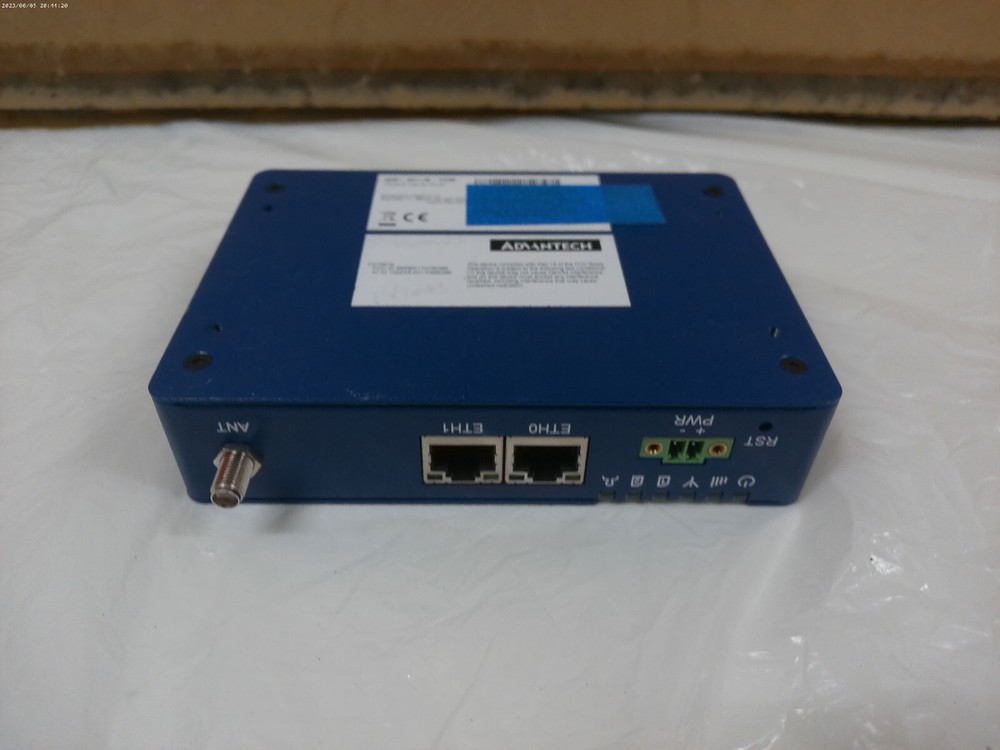 Advantech - ICR-3211B - Advantech ICR-3211B 2 SIM Cellular Modem/Wireless