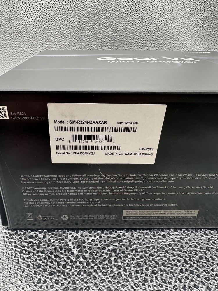 Samsung VR Oculus SM-R324NZAAXAR Goggles with Controller, Open Box-TESTED