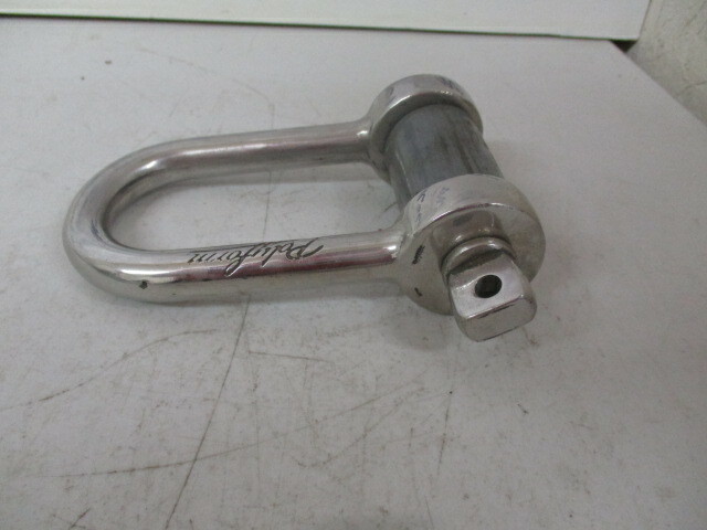 Polyform Shackle with 1-1/4" Insert #51