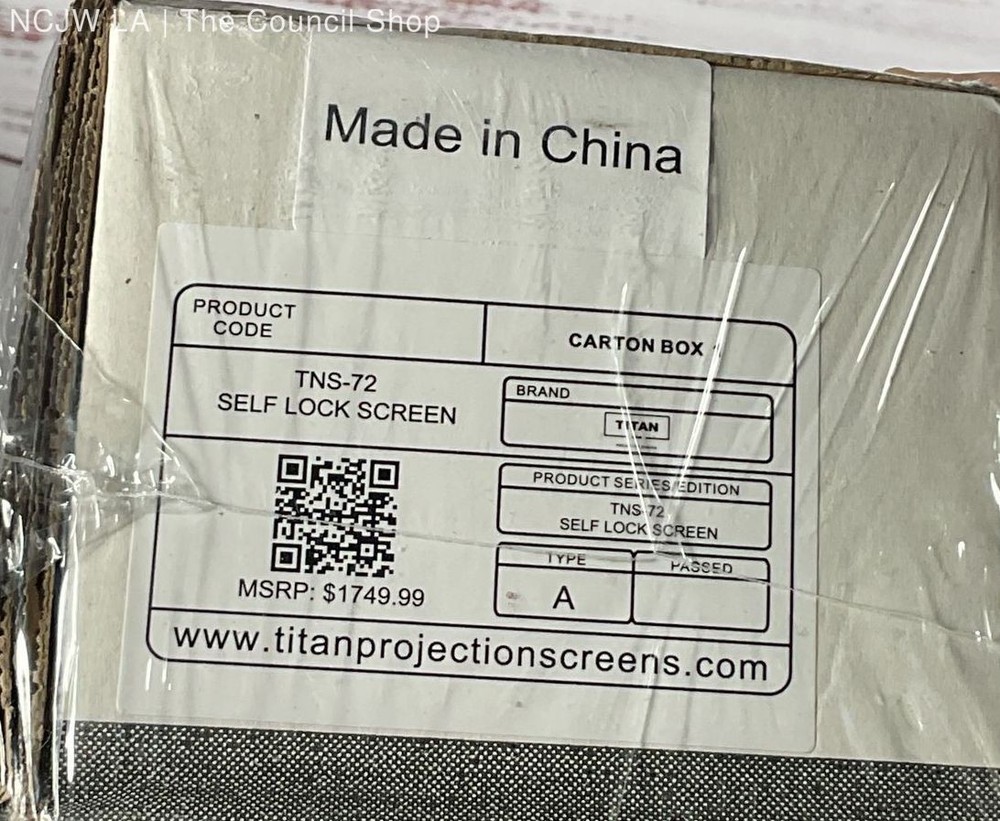 Titan TNS-72 Digital Projector Screen New In Box