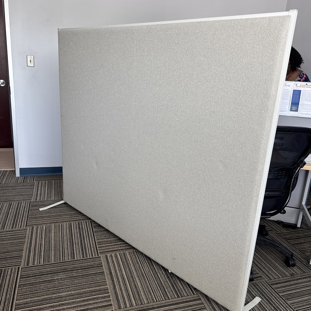 Standup room divider