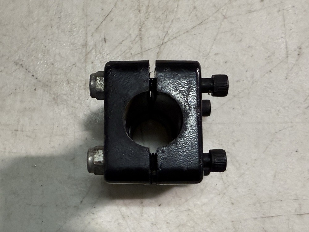 POLARIS INDY 440 HANDLEBAR CLAMP BLOCK