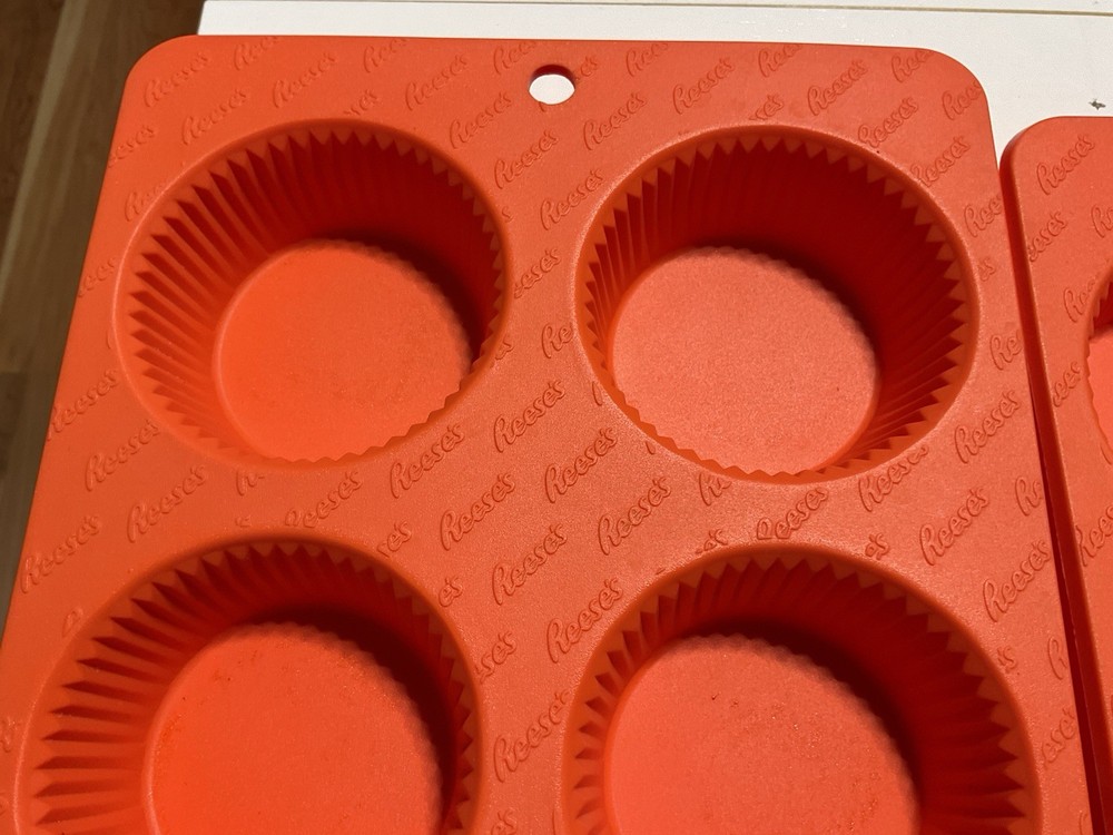 2 Piece Reese’s Silicone Bake Pans