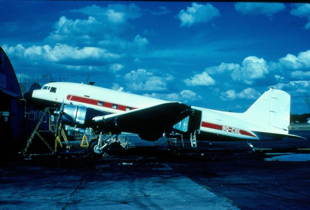 9Q-CSL   DC-3  ORIGINAL KODAK  SLIDE E-674