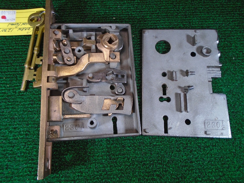 ONE CORBIN CEYLON 1230 1/2 ENTRY MORTISE LOCK w/ BOTH KEYS! (40490)