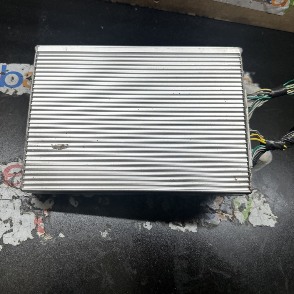 Dodge Durango 2004￼ amplifier car usd (2)
