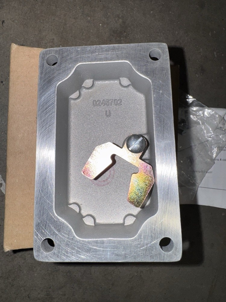 KILLARK SNAP SWITCH XNS-8C 0702 COVER ONLY