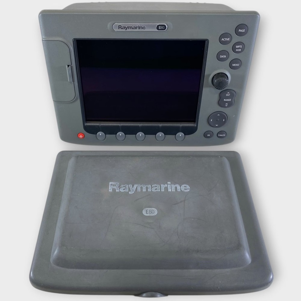 Raymarine E80 Classic Display E02011 w/ Bezel & Sun Cover Great Condition