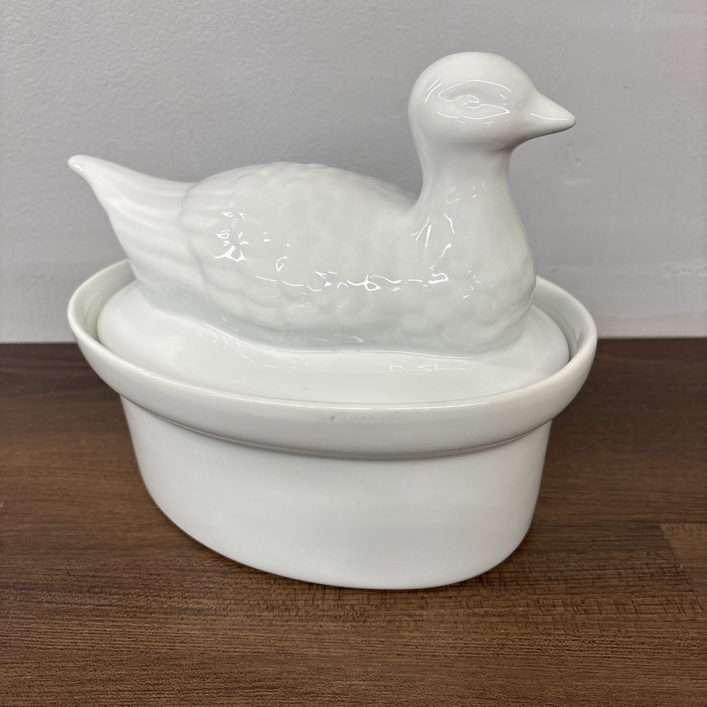 Farberware White Porcelain Quail Themed Covered Baking Dish