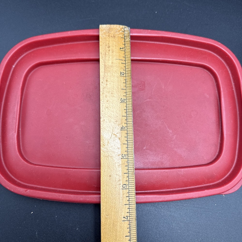 Rubbermaid Easy Find 1Z082 Red Rectangular Replacement Container Lid 10 x 6.75