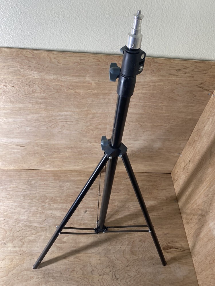 Light Stand Tripod 6ft (max size)