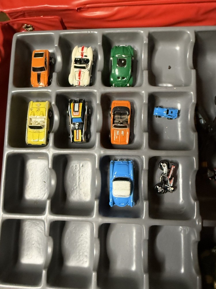 Micro Mini’s Collector Case w/10+ Micro Machines