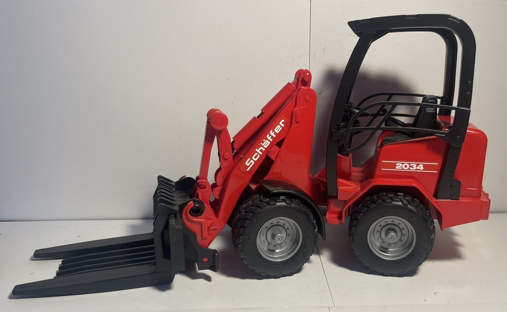 Bruder #02190 Schaeffer Compact Loader  2034