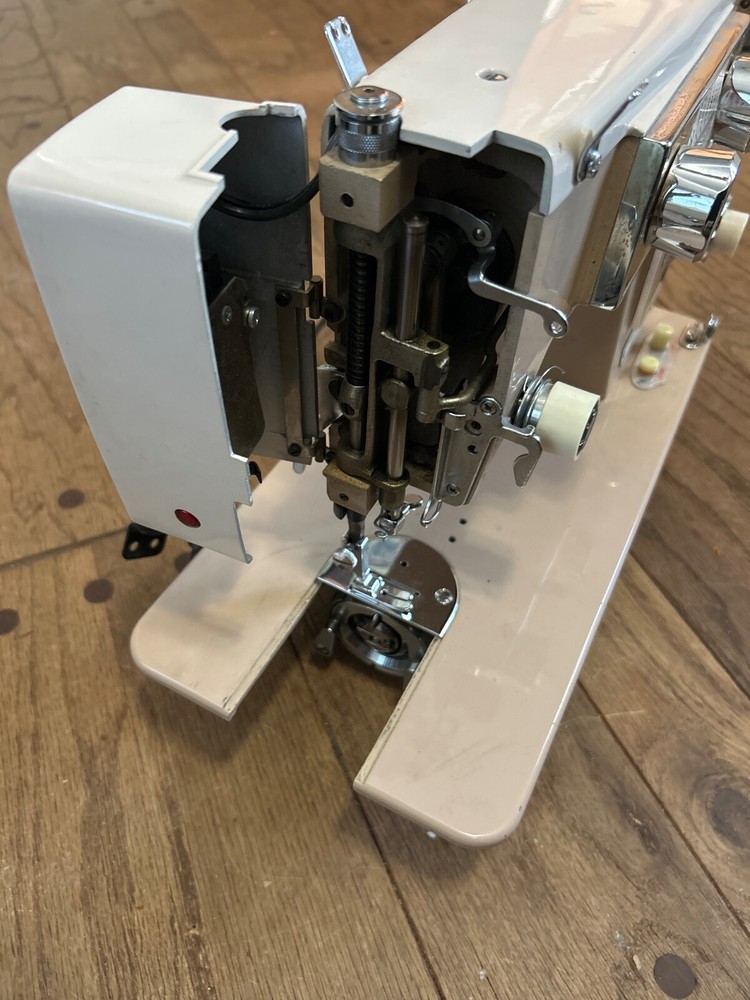 Bamberger Deluxe 146B Sewing Machine