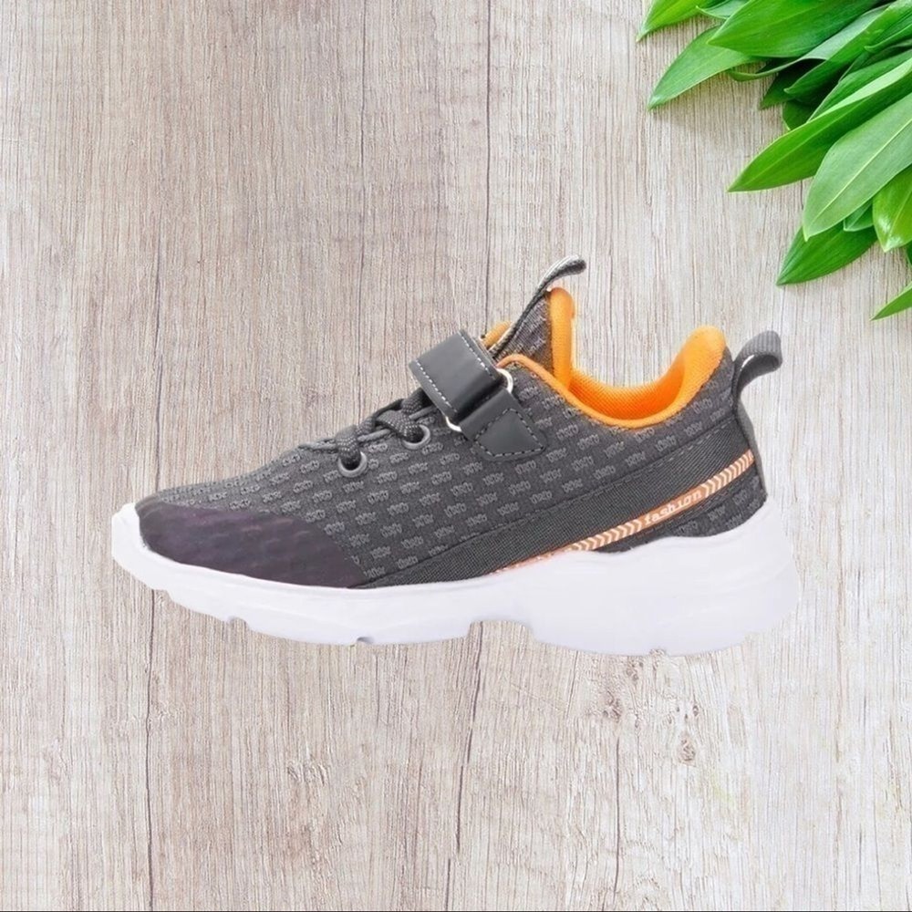 Xray Miles Knit Sneaker in Dark Gray 6M