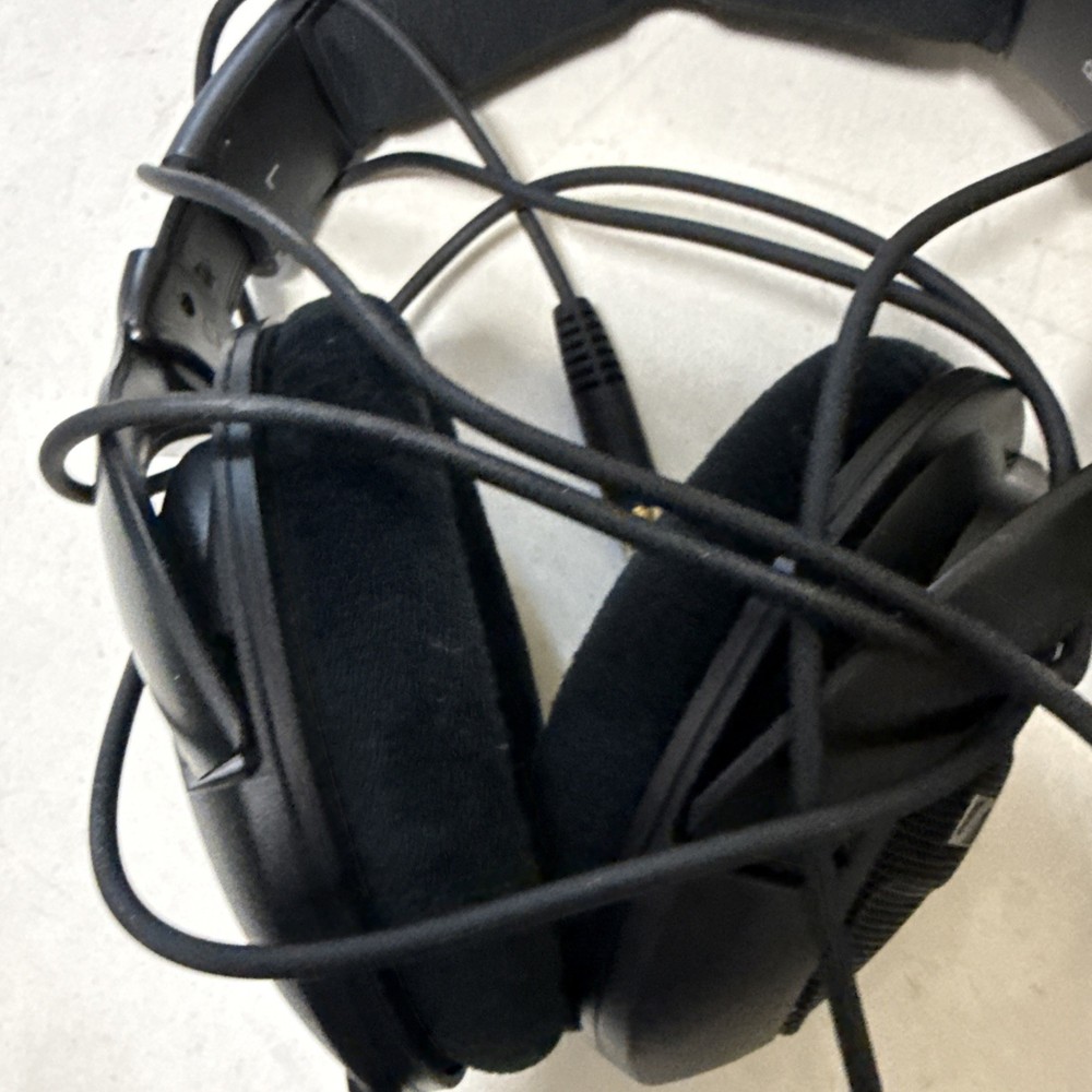 Numark Mixstream Pro Go Battery Powered Standalone Control + Speaker, Headphones