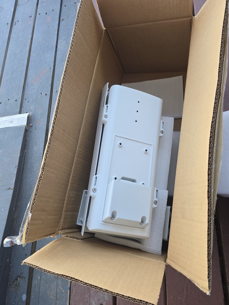 AXIS COMMUNICATIONS Q1602-E OUTDOOR IT CAMERA ENCLOSURE SYSTEM 