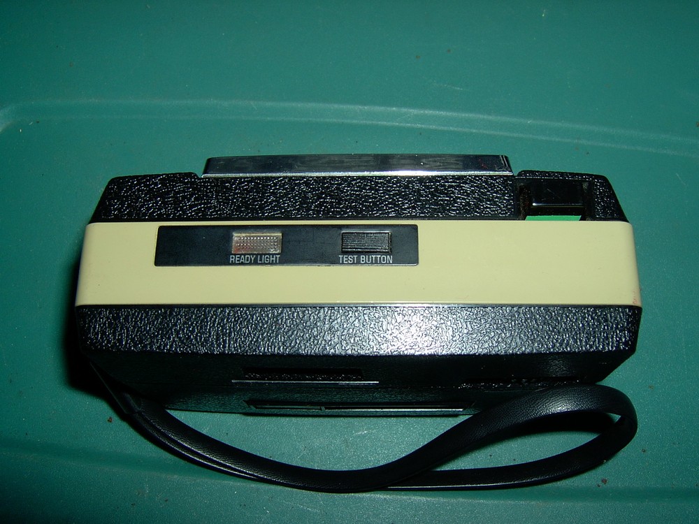 VINTAGE KEYSTONE EVERFLASH 30 CAMERA BY BERKEY WITH STRAP
