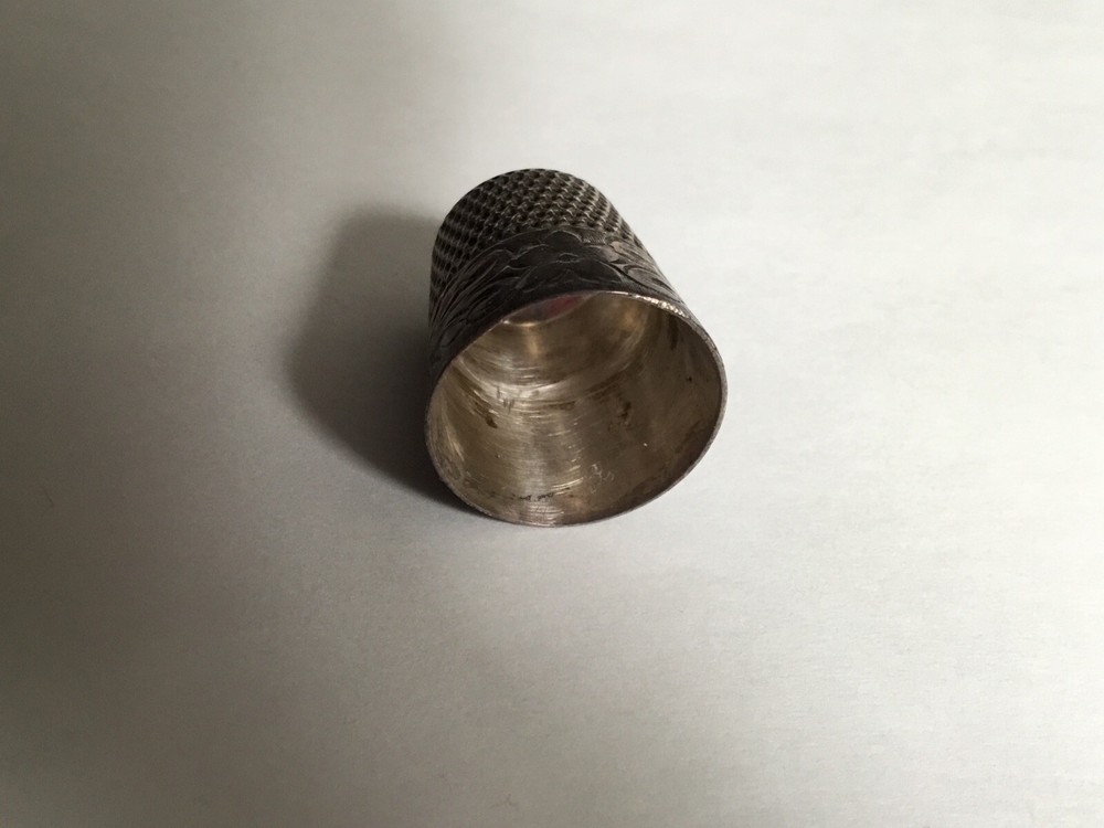 VINTAGE STERLING SILVER THIMBLE WEBSTER 12 FLOWER BORDER