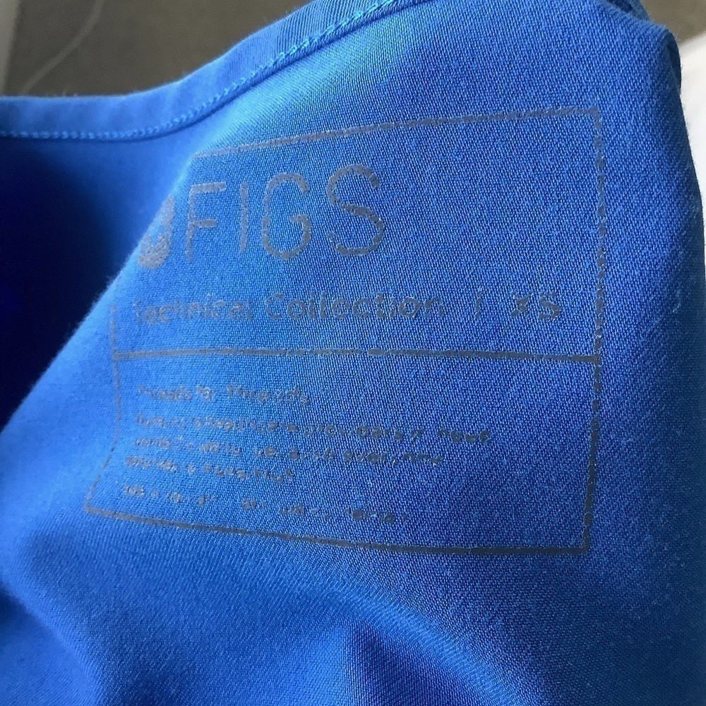 FIGS Technical Collection Scrub Top XS Pockets FW1100