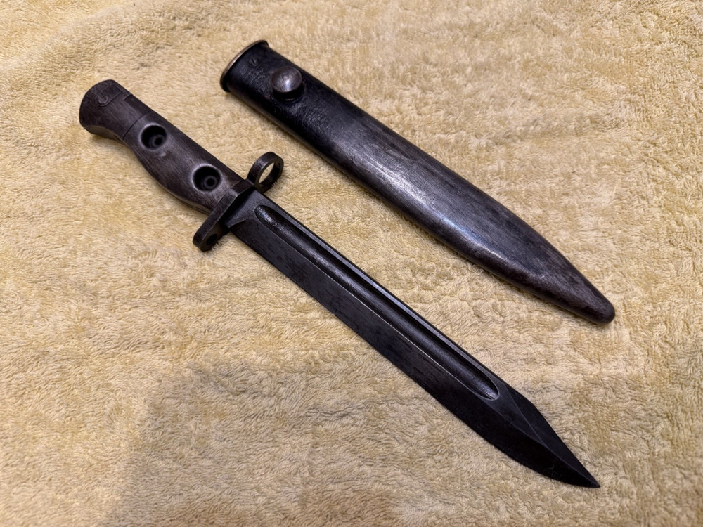 Australian L1A2 Bayonet and scabbard Perfect Condition Unsharpened