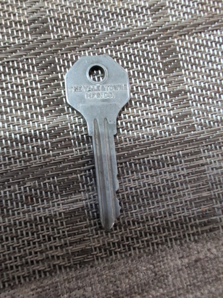 Yale & Towne Key BY204