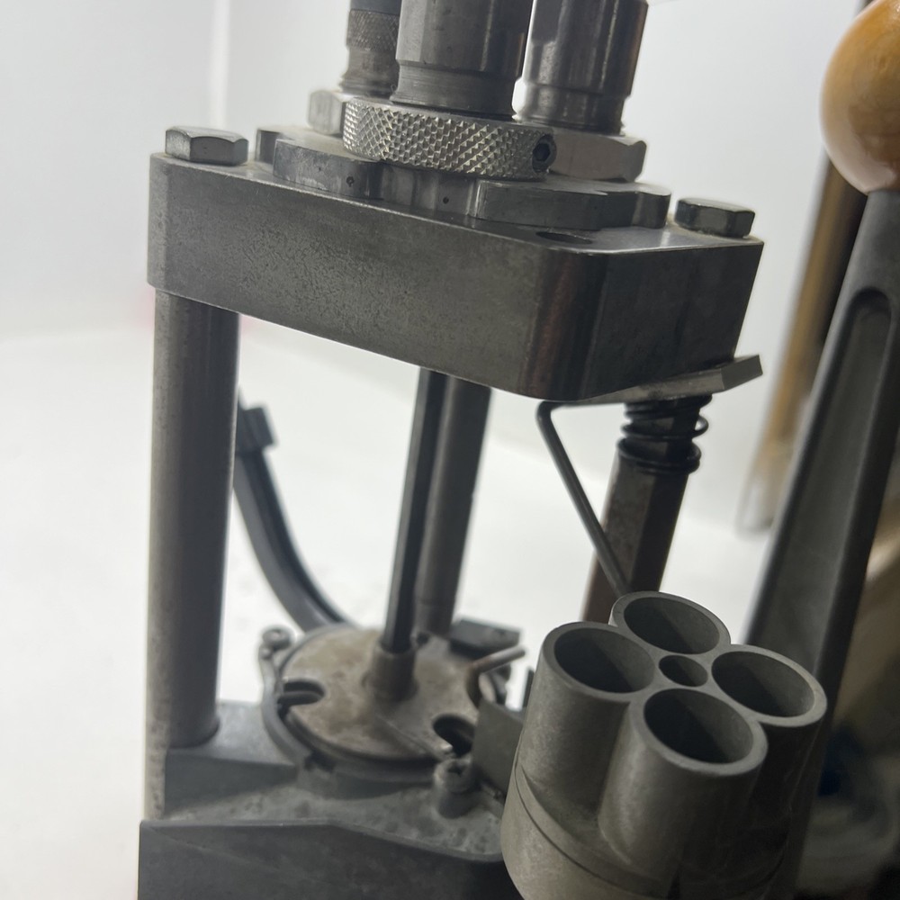 Reloading press withe mounting bolts